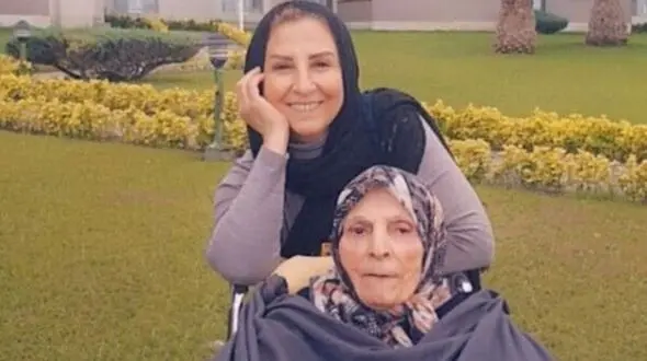 فیلم جگرسوزترین تولد تک نفره  مرجانه گلچین برای مادر مرحومش / 4 ساله تنهام گذشاتی مامان جونم ... / تولدت در آسمان ها مبارک ...