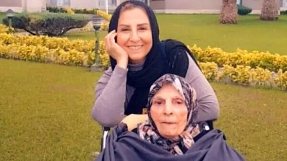 فیلم جگرسوزترین تولد تک نفره  مرجانه گلچین برای مادر مرحومش / 4 ساله تنهام گذشاتی مامان جونم ... / تولدت در آسمان ها مبارک ...