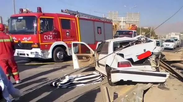 تصادف زنجیره‌ای چهار سرویس پرسنلی در بزرگراه همدانی