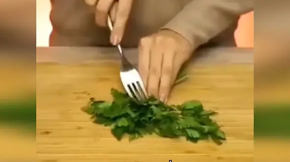 با این روش سه سوته سبزی پاک کنید