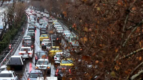 هواشناسی: بارش باران تا پایان هفته در تهران، هوا ۱۱ درجه سرد می‌شود