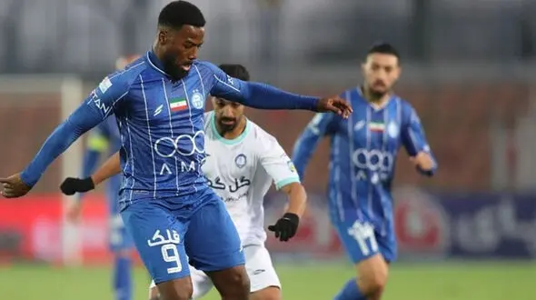 جنگ روایت‌ها بین نازون و استقلال / مهاجم هائیتیایی پاسخ آبی‌ها را گرفت