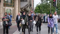 فقرای شیک پوش؛ دیگر کت و شلوار هم نشانه رفاه نیست / پشت ظاهر مرتب مردم، بحران وحشتناک معیشت پنهان شده است / مردم یا قرض می کنند یا پس اندازهایشان را خرج می کنند؛ حقوق ها به دهم ماه هم نمی رسد