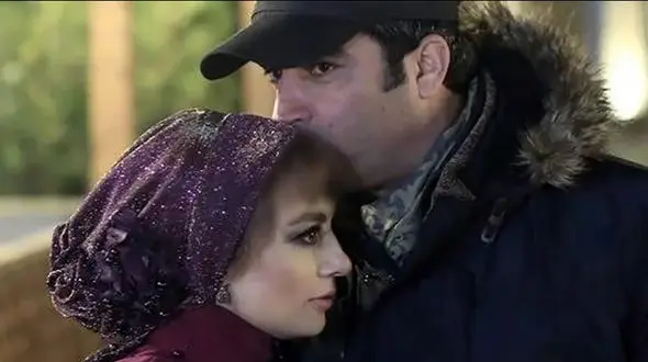 نگاهی به عکس سرعقد منوچهر هادی و خانومش لحظه انداختن حلقه ازدواج  / حیف این عشقی که دووم نداشت+ عکس