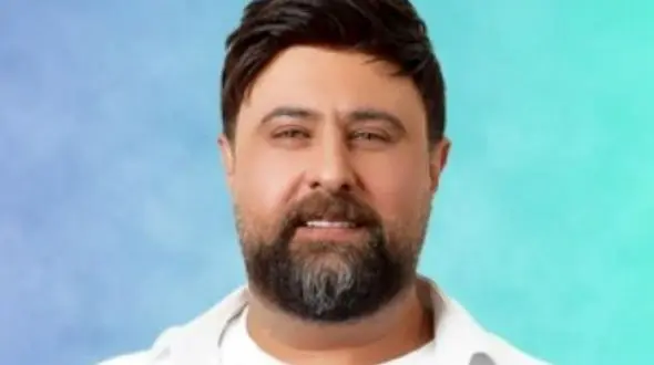 سلفی دوستانه محمد علیزاده با داوران صداتو3 در پشت صحنه