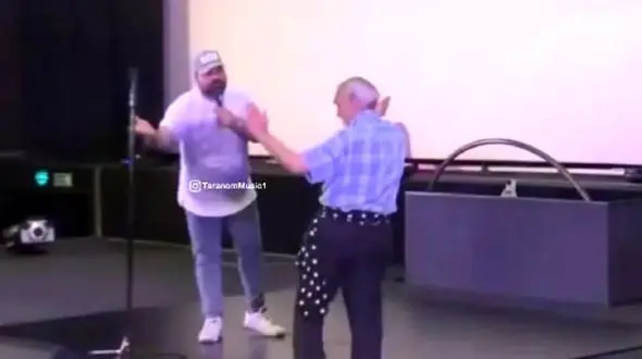 آواز شادیسم؛ پیرمرد دیگه شده اجداد یه قلمرو ولی جوری عربی رقصید دستمال به کمر ای جان