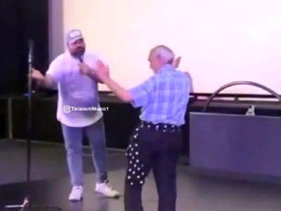 آواز شادیسم؛ پیرمرد دیگه شده اجداد یه قلمرو ولی جوری عربی رقصید دستمال به کمر ای جان