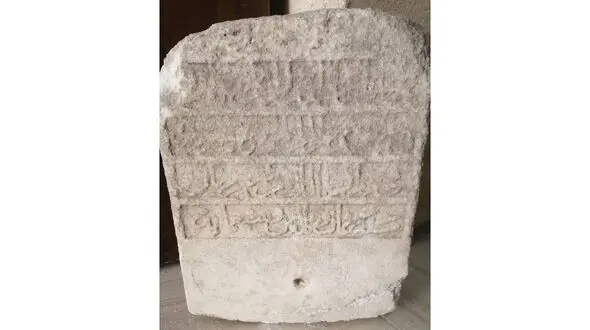  عکس سنگ قبر 300 ساله در هرمزگان 
