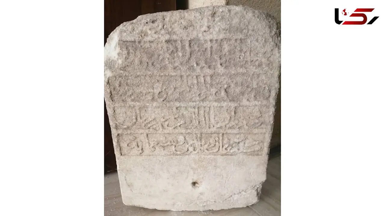  عکس سنگ قبر 300 ساله در هرمزگان 