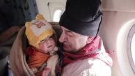 عکس های لحظه نجات کودک 12 ماهه و مادرش با هلی کوپتر از ارتفاعات برفی در بابل