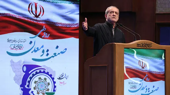 پزشکیان : دولت خود را متعهد به رفع موانع تولید و حمایت از صنعتگران می‌داند