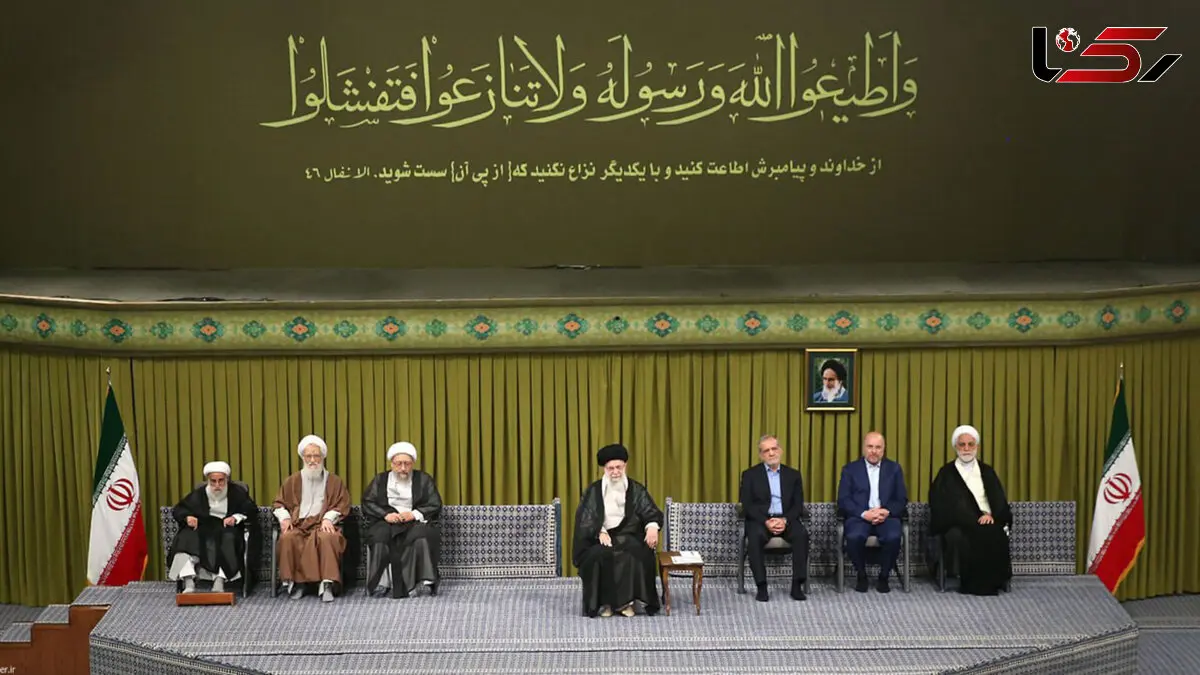 جمعی از  مسئولان نظام وسفرای کشورهای اسلامی با رهبر انقلاب دیدار کردند