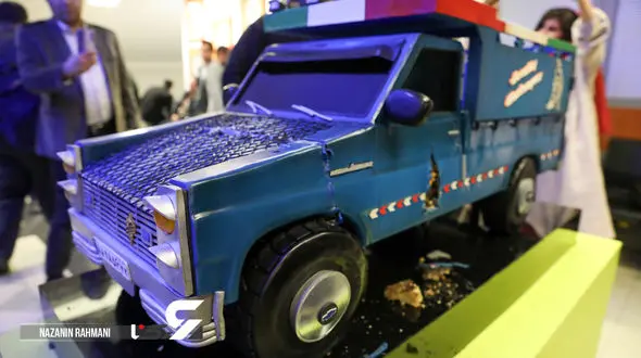 حاشیه های اکران خصوصی نیسان آبی  ! / از کیک بزرگ نیسان تا شوخی های بازیگران !