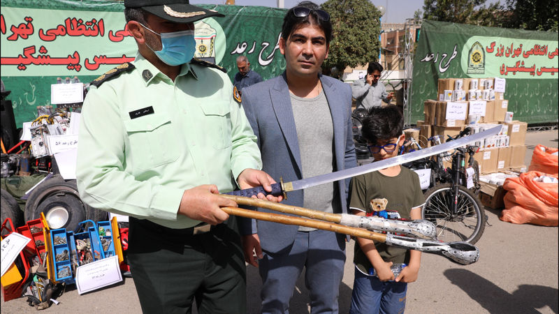 زورگیری وحشت آور از پدر و پسربچه در تهران