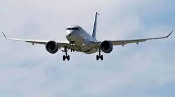 ببینید / لحظه وحشتناک کنده شدن چرخ هواپیما از زاویه دوربین یک مسافر + فیلم