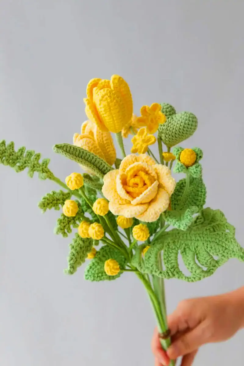دسته گل تزئینی بافتنی