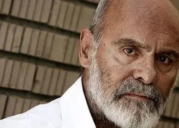 فیلم آواز شاد / حرکات رزمی قاطی با رقص جمشید هاشم پور که همه رو انگاری رعد و برق گرفت 