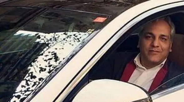 اشاره مویی مهران مدیری به خودرو لوکس مازراتی اش: آدم هرچقدر هم پول داشته باشه آخرش در همان گوری میخوابه که همه در آن می‌خوابن