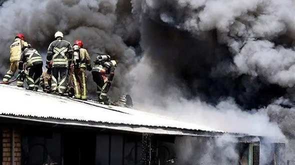 آتش سوزی وحشتناک در قلب تهران ! / بازاری ها وحشت کردند + عکس