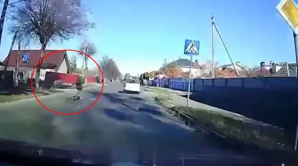 ببینید / عزرائیل از کنار مرد دوچرخه سوار گذشت / فیلم عجیب