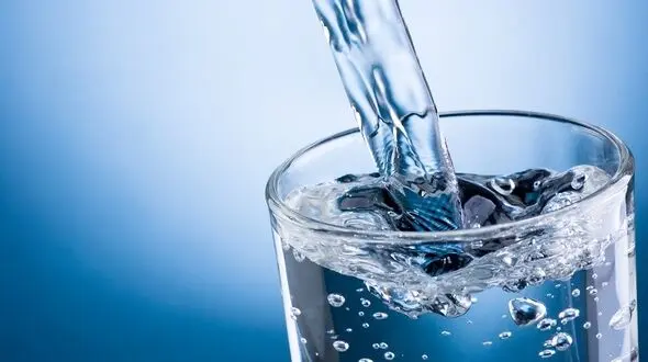 نوشیدن هشت لیوان آب در روز لزوما مفید نیست 