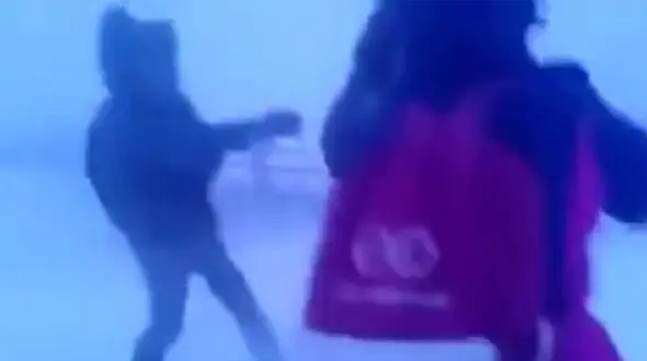 فیلم سرما و یخبندان شدید و بازگشت دانش آموزان به خانه های شان / روسیه