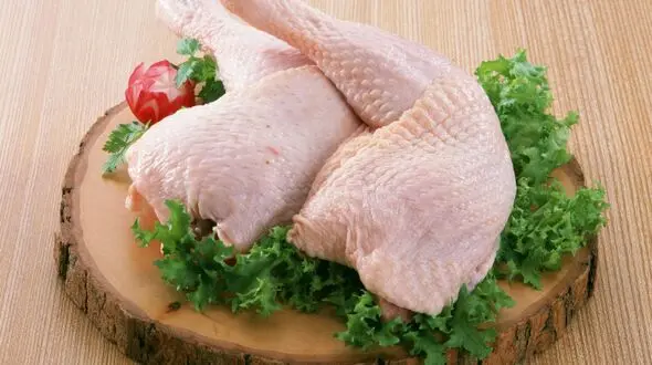 5 خطا رایج هنگام شستن مرغ در خانه