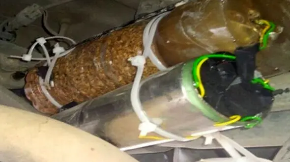 کشف بمب دست‌ساز زیر یک پژو پرشیا / تیم خنثی سازی وارد عمل شد