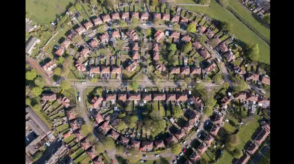 شهری که از ریشه خندان است! + عکس