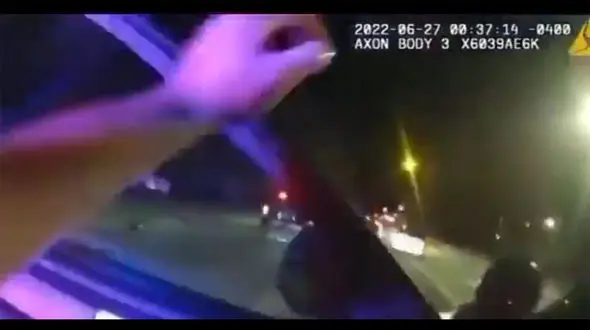 فیلم هولناک از  به رگبار بستن جوان سیاه‌پوست آمریکایی توسط پلیس / ۶۰ گلوله در بدن جوان ۲۵ ساله