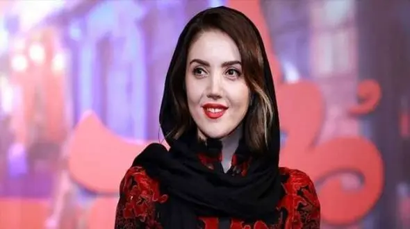 عکسی خاص و زیبا از عایشه گل جوشکن خواننده مشهور ترکیه در کنار مادرش بامزه اش / واکنش به سادگی چهره مادرش!