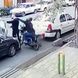 فیلم زورگیری زنجیر طلا از مردی در محله نارمک /  این زورگیران را می سناسید به پلیس خبر دهید !
