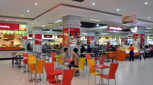 دوست صمیمی ام با زنم تلفنی قرار عاشقانه می گذاشت که من شنیدم و ... / بلایی که سرآشپز سر همکارش آورد!