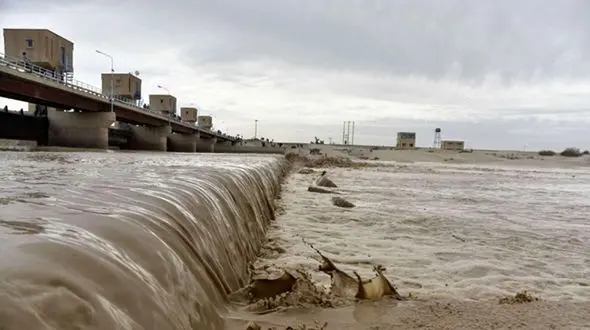 ساجد غلام زهی جوان ایرانشهری دهقان فداکار سیل ایران شد+ عکس