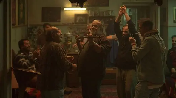 فیلم پیر پسر کار دست وزیر ارشاد داد / صالحی از مجلس کارت زرد دریافت کرد