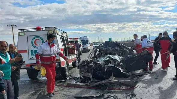 5 کشته در تصادف هولناک تریلی با پژو 405 در جاده چناران + عکس