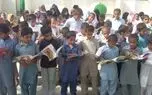معلم روستا از کودکان عاشق قصه که کتاب ندارند میگوید / وقتی کتابخانه متروک شد ، قصه ها به راه افتادند! + فیلم