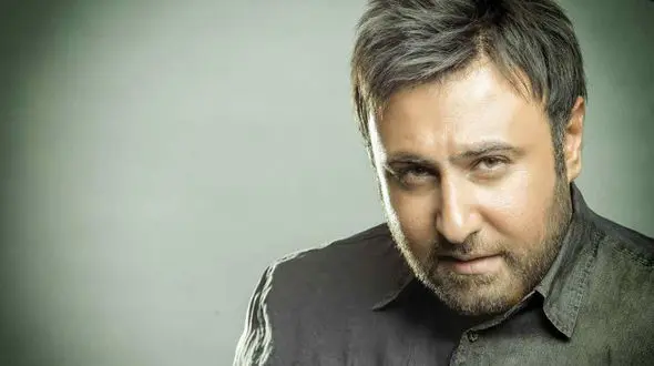 تبریک خواننده موسیقی پاپ پرطرفدار به مناسبت روز خبرنگار +فیلم