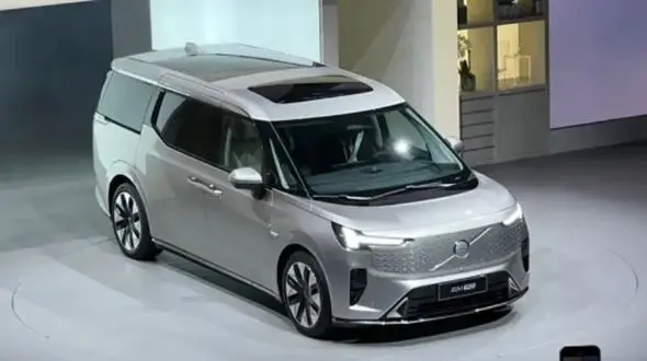 مینی‌ ون EM90 ولوو؛ تحولی در دنیای خودروهای لوکس