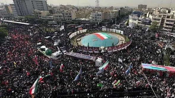 مراسم تشییع پیکر شهدای تجاوز رژیم صهیونیستی به ایران/ گهواره پیکر کودکان شهید جلو‌دار کاروان شهدا+ فیلم و تصاویر