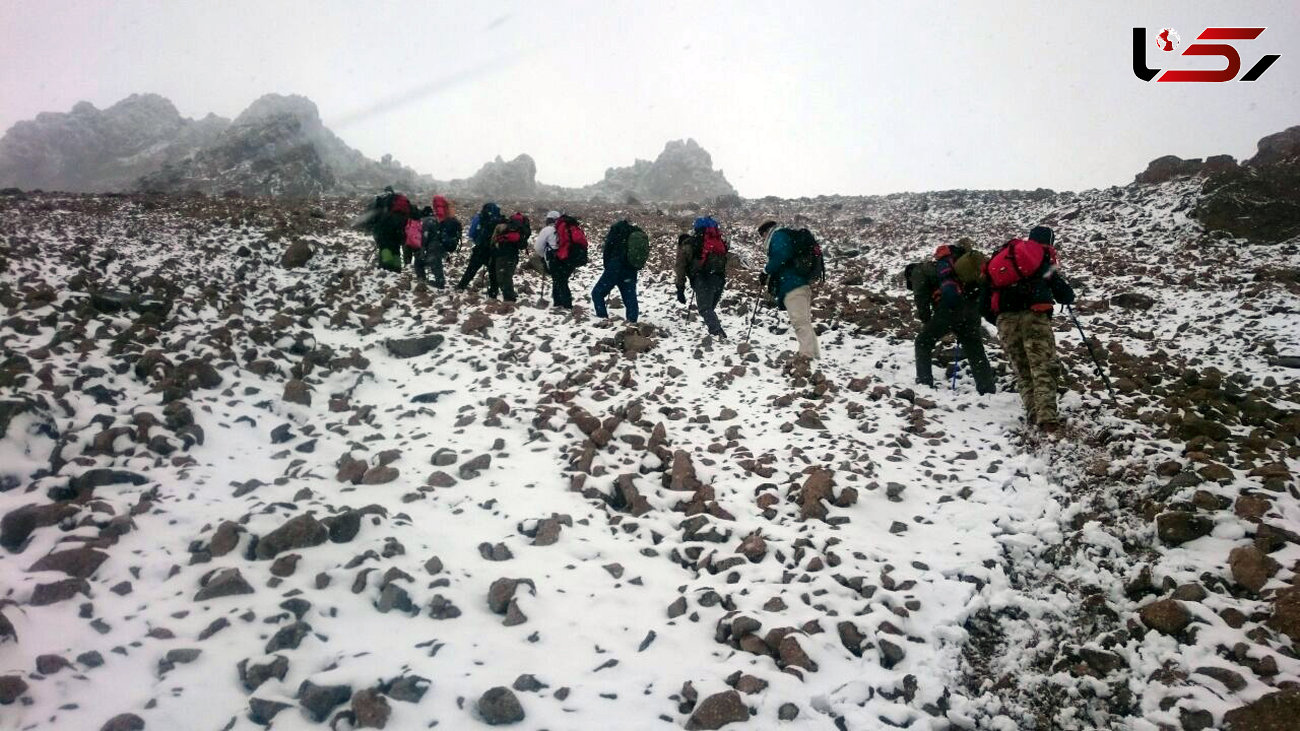 غافلگیری کوهنوردان با بارش برف درارتفاعات مشگین شهر