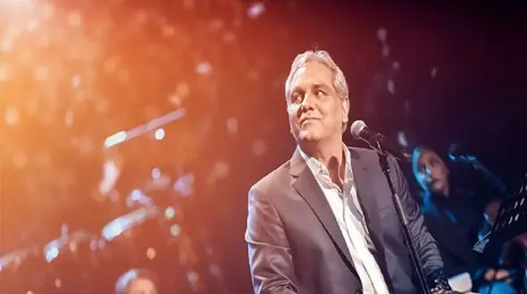 آواز باشکوه و اصیل مهران مدیری / انقد ماهره با صداش خوند با میمیکش هم امشب شب مهتاب رو بازی کرد