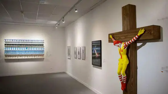 مجسمه «مک دونالد» خشم مسیحیان را در سرزمین اشغالی برانگیخت + عکس