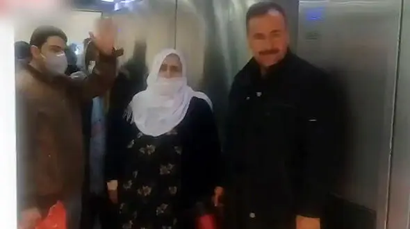 لحظه ترخیص یک مادر کرمانشاهی از بیمارستان پس از خلاصی کامل از کرونا + فیلم