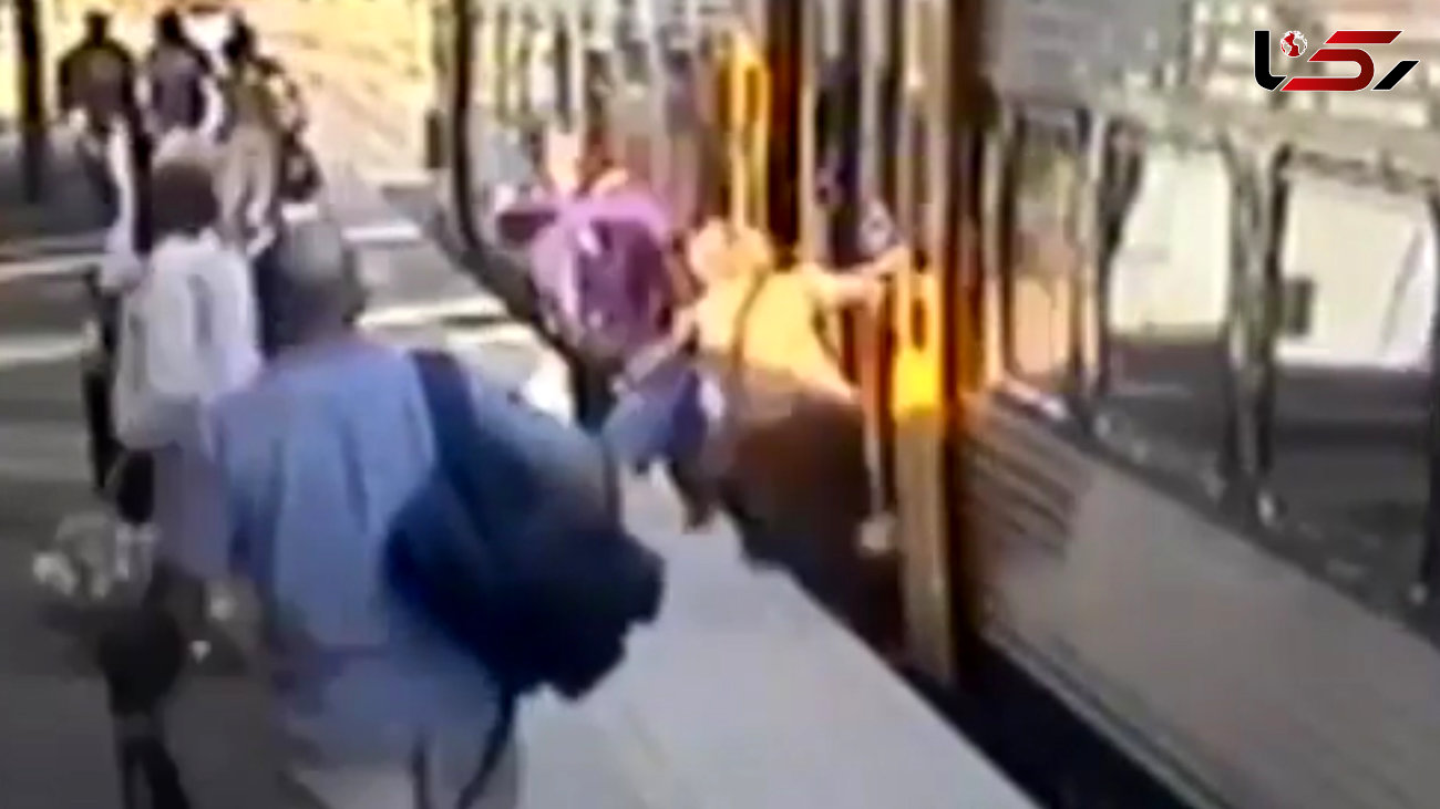 فیلم لحظه وحشتناک سقوط یک زن زیر چرخ های مترو + فیلم