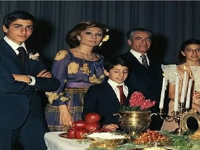 عکس سفر به ایام قدیم  / اولین سفره هفت سین فرح پهلوی و بچه هایش بعد فوت شاه 