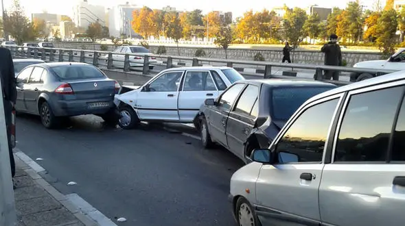 تصادف زنجیره ای در اتوبان قزوین تهران / 14 زخمی در یک صحنه