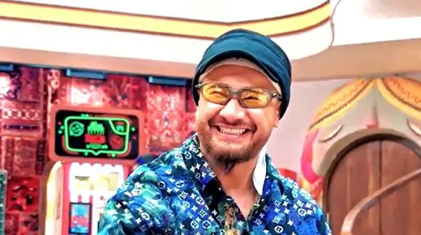 ویدئو/ نگاهی به تویوتا هایلوکس علی صادقی،گوله نمک سینمای ایران: خودروی سفارشی آلمانی فقط با 2000 دستگاه تولید شده تو دنیا/ دارندگی و برازندگی