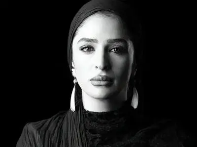 فیلم/ سفر به سال ۷۹؛ قاب نوستالژیک خسرو شکیبایی و عسل بدیعی کنار امین حیایی در جشنواره فجر