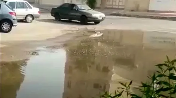 نشت عجیب فاضلاب در خیابان‌های کوی ملت  اهواز+ فیلم